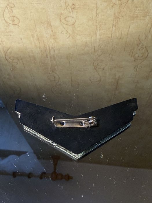 Broszka w kolorze srebrnym | Długość 6 cm | Klasyczna