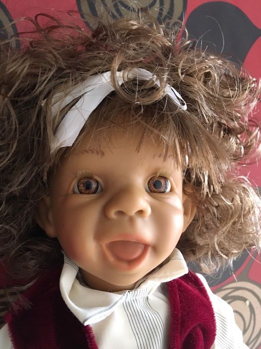 Boneca Berbesa 40cm com suporte