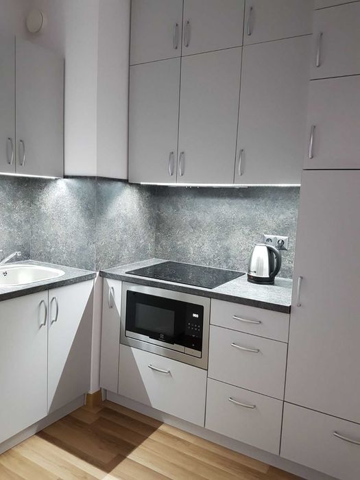Nowoczesna, przestronna kawalerka (osobna kuchnia) ul. Górników