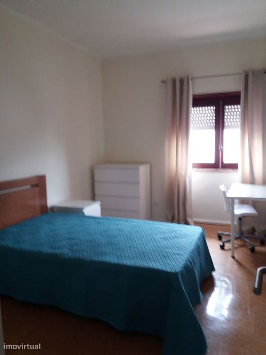 Quarto individual centro de Mem-Martins