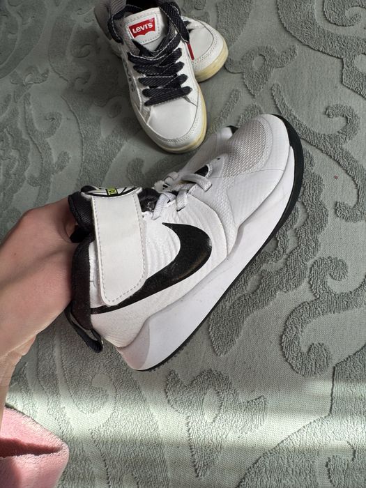 Кросівки на хлопчика Nike та Levis 28 розміру
