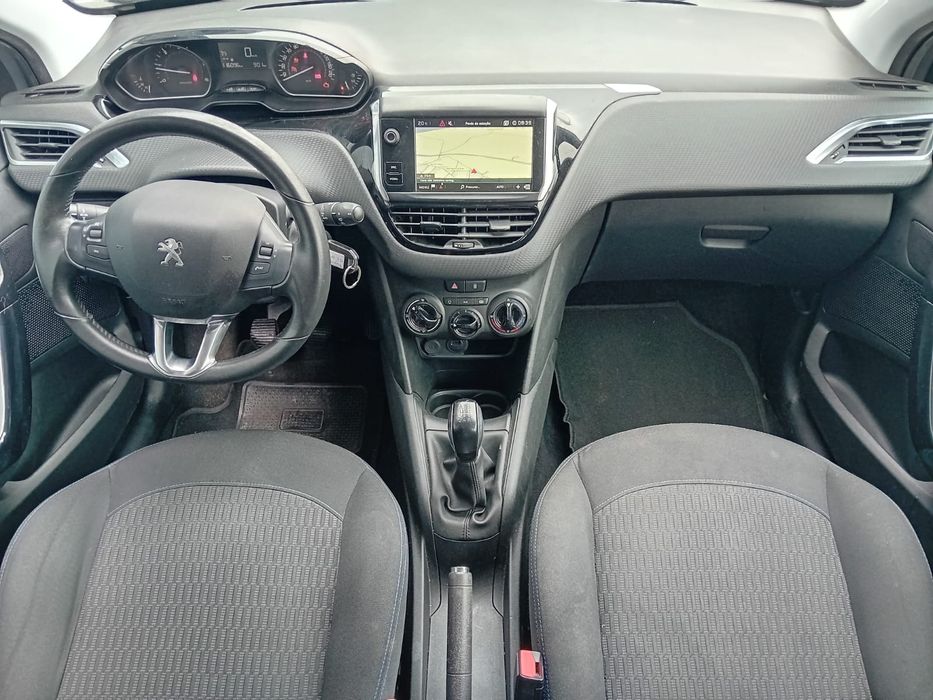 Peugeot 208 1.5 bluehdi Signature - Nacional  ( pequeno sinistro  )