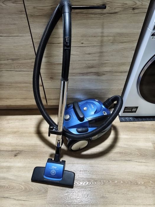 Aspirador Ufesa C/filtragem de agua 1.400wts