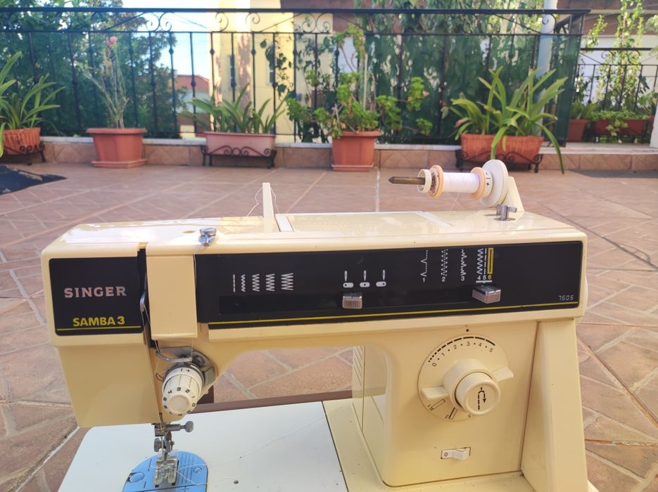 Maquina de costura elétrica Singer samba 3
