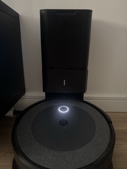 Roomba i4+ Robot Vacuum Cleaner with Automatic Emptying Base Included