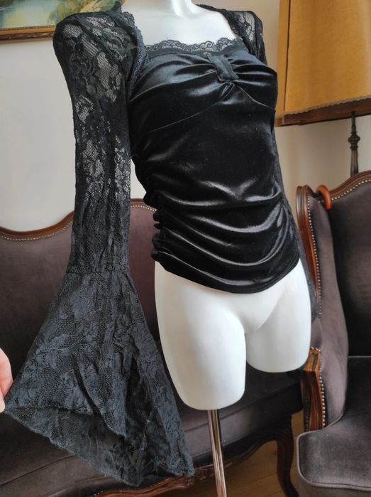 Welurowa aksamitna bluzka szerokie rękawy z koronki alternative goth