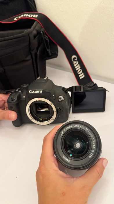 Câmara fotográfica Canon EOS 700D