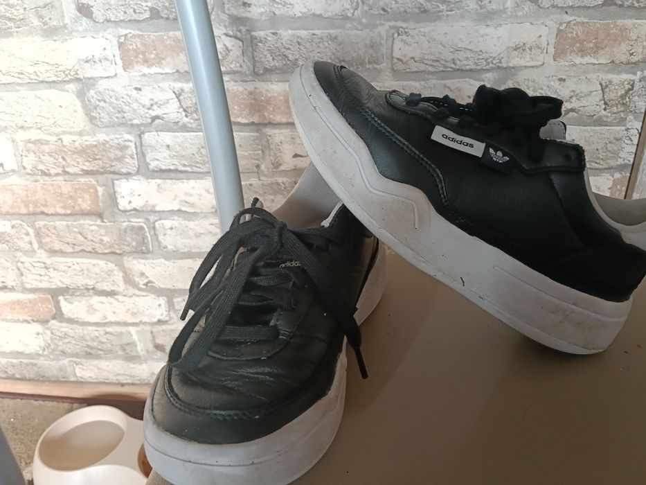 Piekne sneakersy Adidas skóra naturalna 35 super stan
