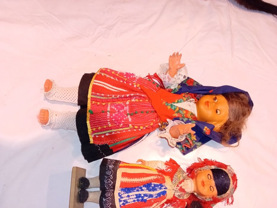 Conjunto de 3 Bonecas em Trajes