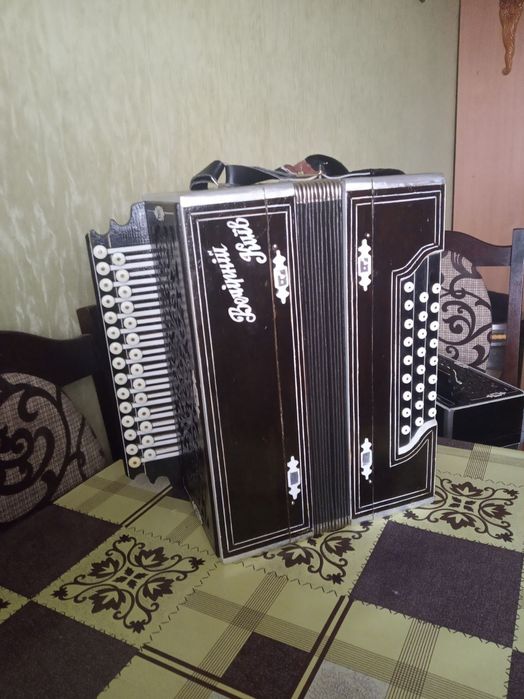Продам гармонь,акардион ручной работы.