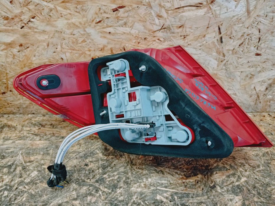 Mercedes C-klasa W204 sedan lampa tył tylna lewa oryginał