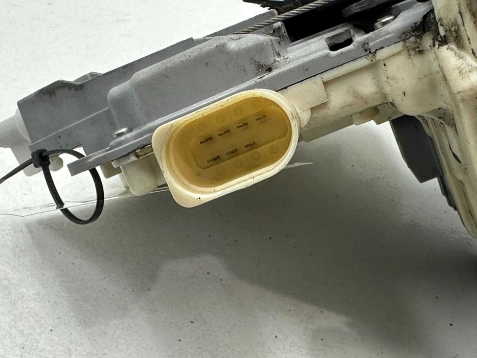 Fecho Porta Frente / Trás Direito / Esquerdo - Audi A4 B8 (2008)