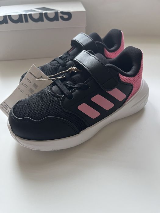 Нові кросівки для дівчинки adidas tensaur, розмір 27