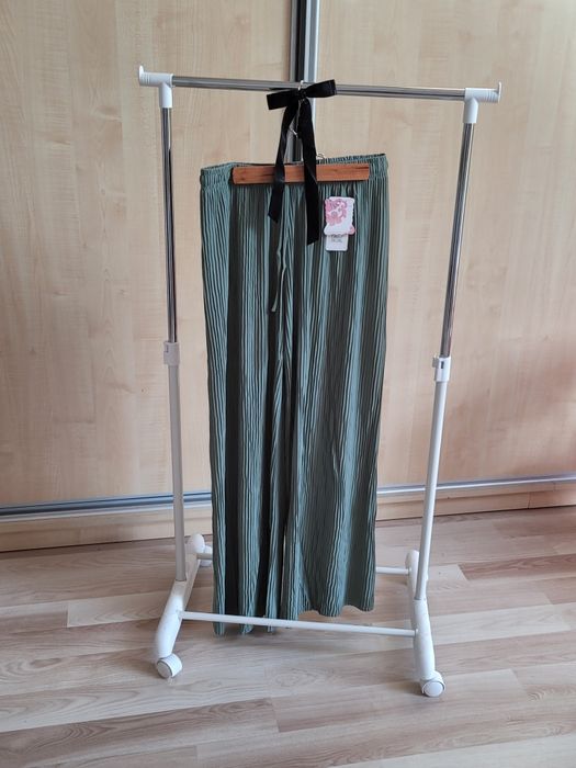 Szerokie spodnie na gumce zielone w plisy Spodnie 2XL/3XL