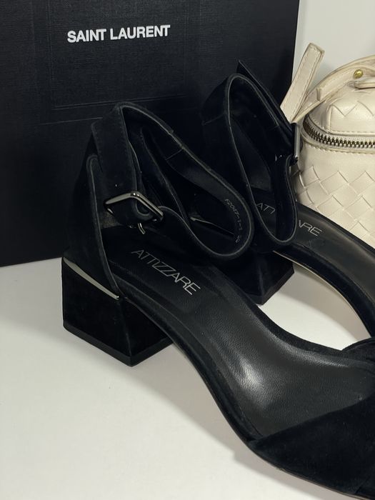 Оригінал! Чорні замшеві босоніжки Attizzare.