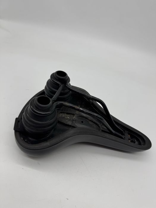 (13) Używane siodełko rowerowe