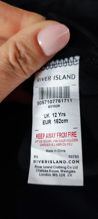 Wyjątkowa nowa sukienka River Island 152