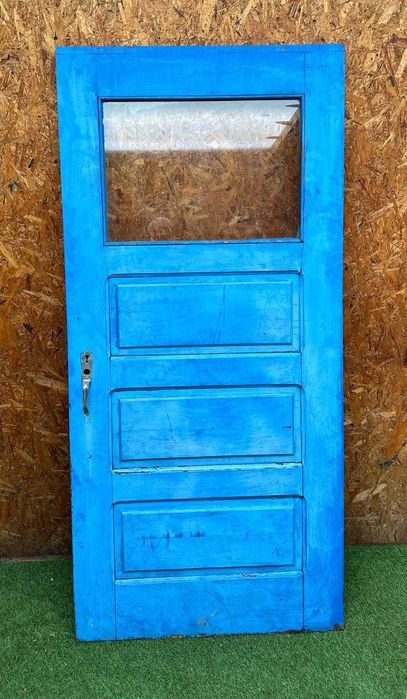 Porta antiga com vidro fixo em madeira maciça sem ferragens
