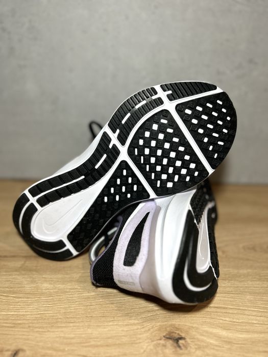 Nowe buty do biegania Nike Air Zoom Structure 40,5