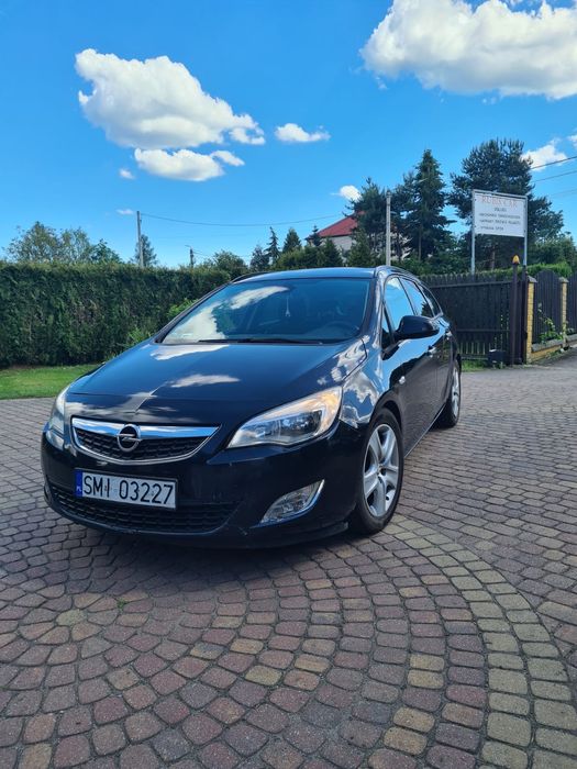 Opel Astra 2011 rok