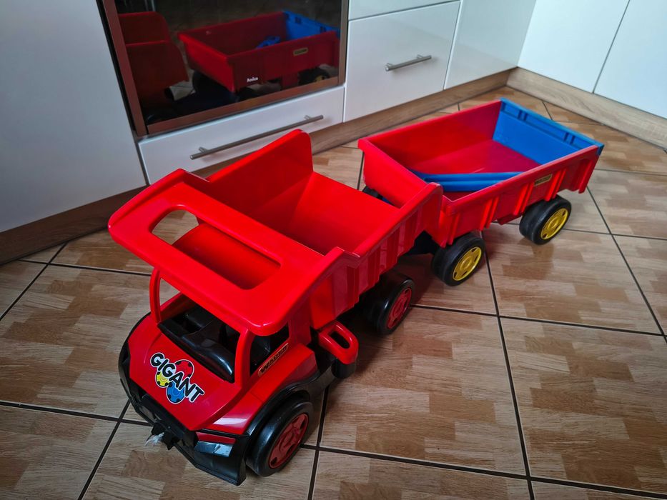 Auto z przyczepą gigant WADER