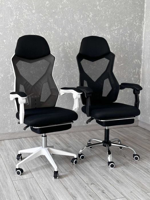 Геймерське крісло ЧОРНЕ І БІЛЕ Компютерне Крісло з тканини з підніжкою