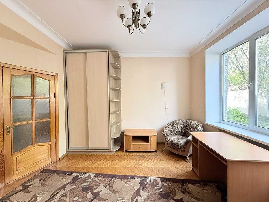 Apartment in Kyiv, Chokolivka - Більше
