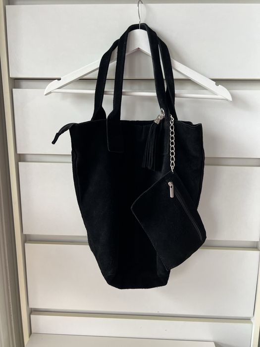 Czarna skórzana zamszowa torebka Vera Pelle torebka zamszowa worek shopper na suwak z saszetką