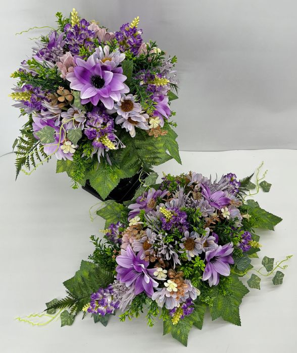 Zestaw kwiatów na grób stroik i bukiet fioletowy