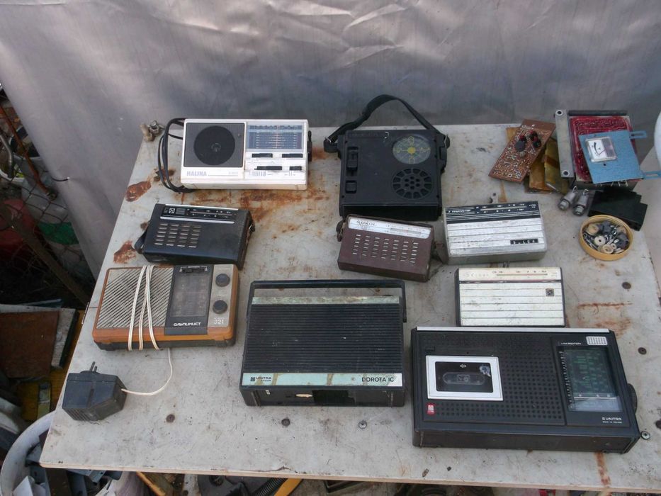 radia, gramofony itp. z epoki prlu