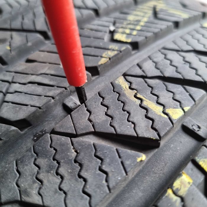 Opony wielosezonowe Vredestein Quatrac pro 235/40r18
