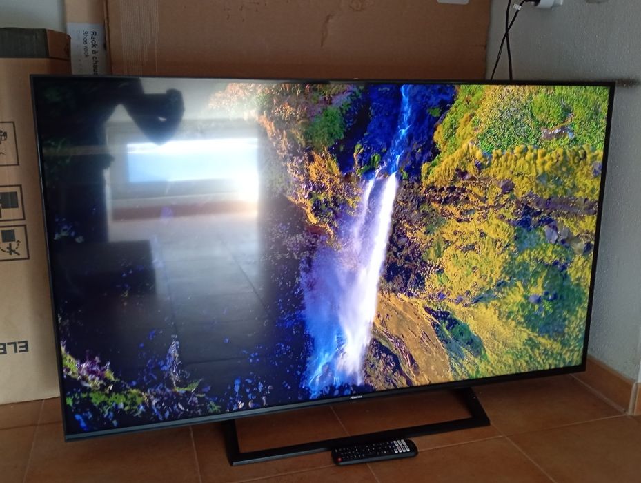 Smart TV Hisense 55" 4K UHD (55A7300F) — Excelente Estado