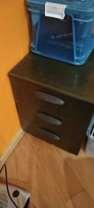 Movél de rodas com gavetas