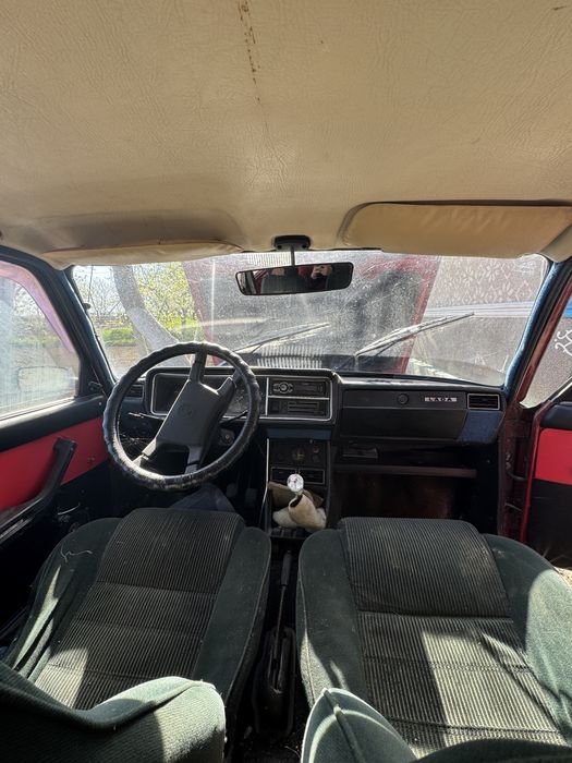 Продам ваз 2105 (не на ходу)