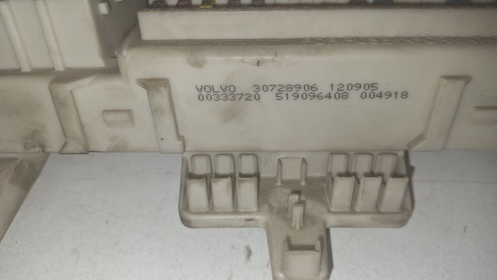 Caixa de fusíveis Volvo v50 de 2006