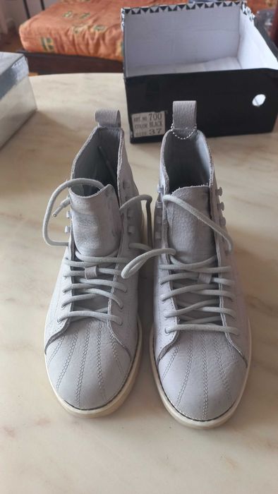 Взуття  оригінальне Adidas