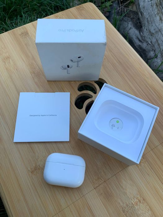 Кейс Apple AirPods Pro 2 with MagSafe Charging Case Lightning (MQD83)