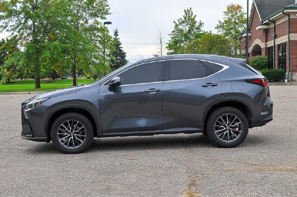 Lexus NX 350h Premium      2022