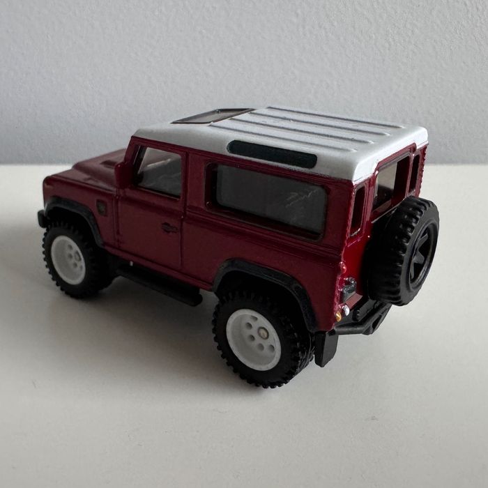 Hot Wheels Premium 1:64 LAND ROVER DEFENDER 90 - Boulevard - LUZ