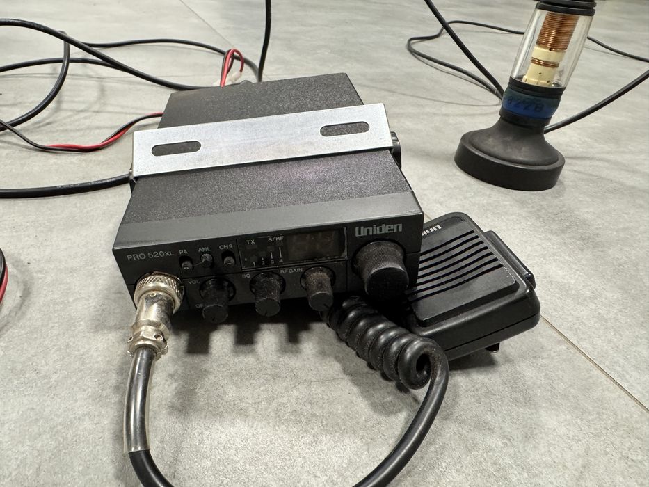 CB radio Uniden PRO520XL  + antena