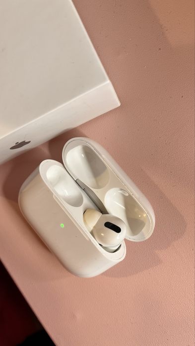 Apple AirPods Pro 1 gen – prawa słuchawka + etui