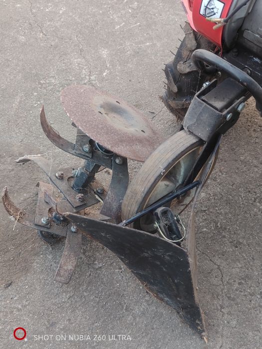 Moto enxada em bom estado