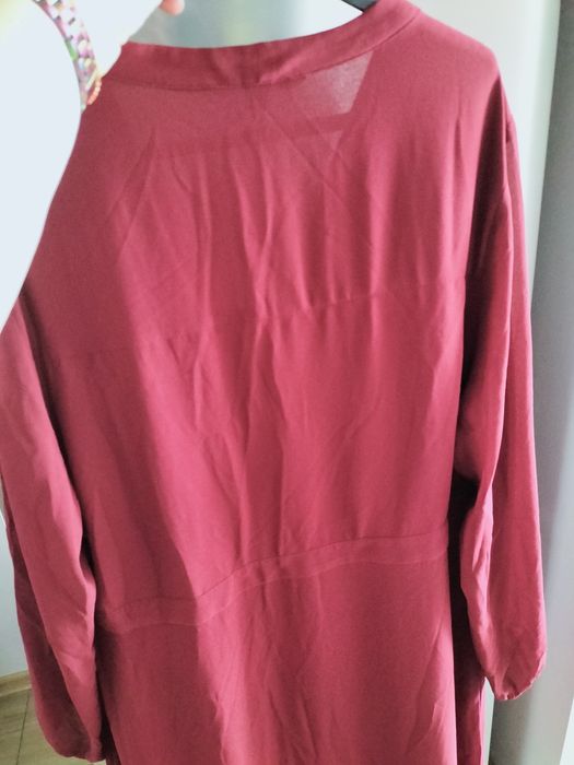 Śliczna damska sukienka z długim rękawem