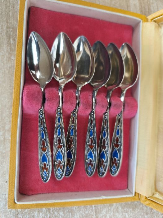 Набор серебряных чайных ложек