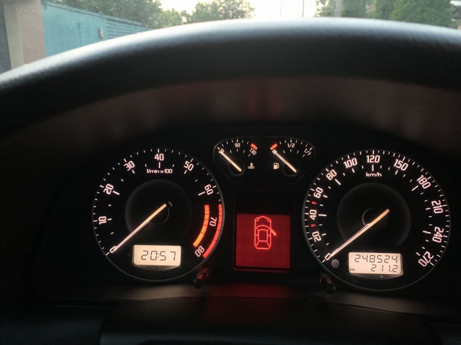 автомобіль Skoda Суперб
