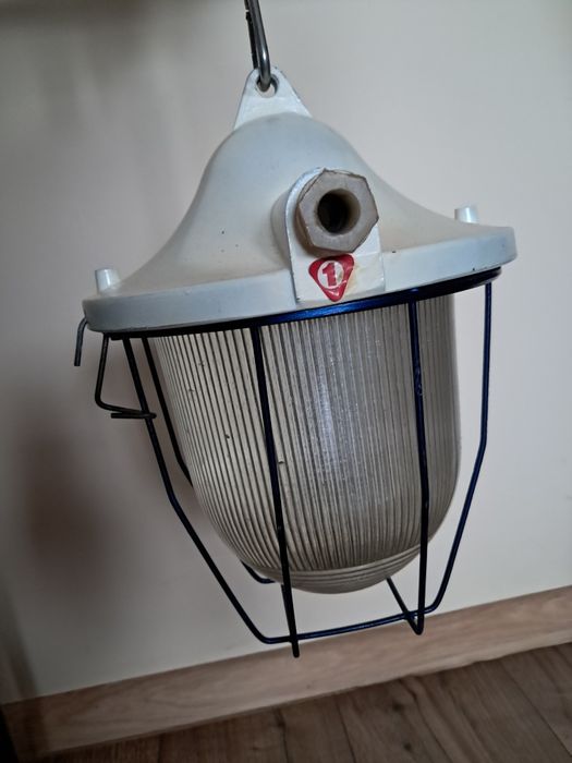 Lampa przemysłowa loft, czasy  PRL-U . POLAM - GDAŃSK, FSM