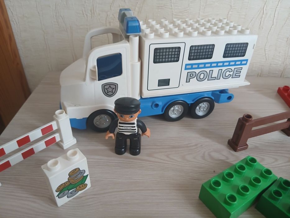 Лего Дупло Поліцейська машина