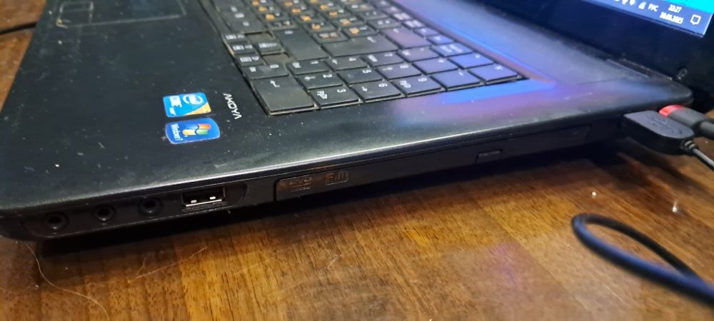 Продам ноутбук medion akoya e7215