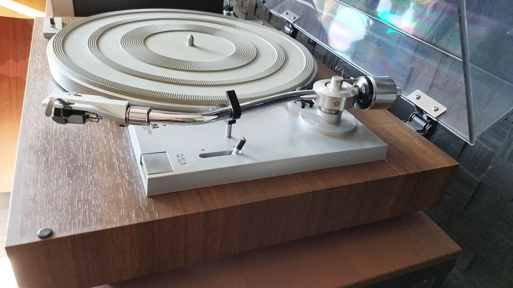 Gramofon Yamaha YP211