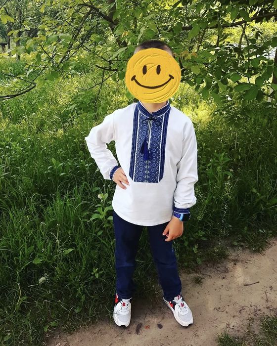 Продам вишиванку на 6-7 років в ідеальному стані, ручна робота.